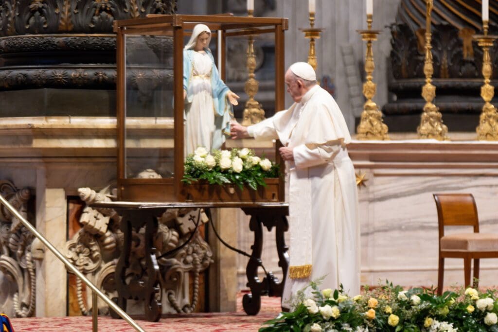 11 de noviembre: el Papa Francisco bendecirá la imagen de la Virgen de la Medalla  Milagrosa que peregrinará por Italia - Congregación de la Misión