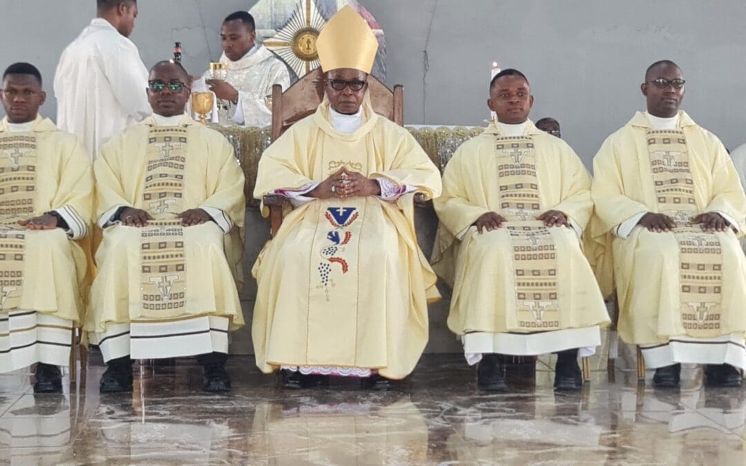 L’ordination sacerdotale dans la Province du NigeriaIt was a great and joyous day in the Province of Nigeria, at the celebration of the priestly ordination of our four confreres- ENEKANMA Matthew Chinedu, CM, MUSA Paul Ojotogba, CM, UZONWANNE Kizito Nnamdi, CM and ASINYANG Emmanuel Ignatius, CM. This event took place on the 28th of July, 2023 at St. Bernard Catholic Church, Biara, Port Harcourt Diocese, Rivers State. The ordaining prelate was Most Rev. Camillus Raymond Umoh, the Catholic Bishop of Ikot Ekpene. The mass began at about 10: 10 am. The Visitor of the Province Nigeria and other Priests of the Congregation were in attendance. We also had priests from the diocese of Port Harcourt and beyond in attendance. The consecrated women from different Congregations and members of the Vincentian Family were also in attendance.  The parents of the confreres who were ordained and the lay faithful were attendance. The mass ended at about 1:20 pm. We wish to solicit your prayers for them as they begin their pastoral engagements in the Lord’s Vineyard.